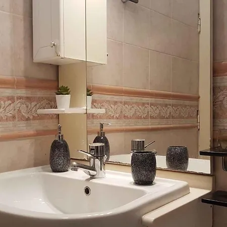 Apartment In 15143 *