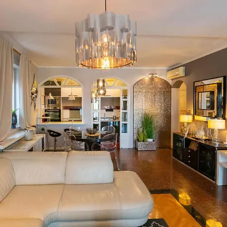 Apartment In 15143 *